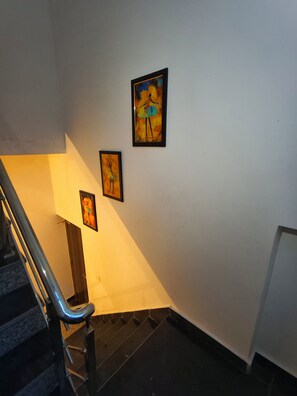 المنشأة من الداخل