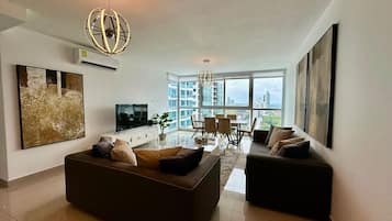 Apartment | 3 bedrooms, desk, Internet