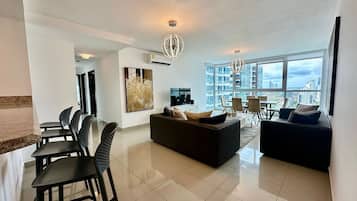 House | 3 bedrooms, desk, Internet
