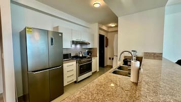 Apartment | 3 bedrooms, desk, Internet