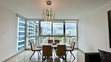 House | 3 bedrooms, desk, Internet