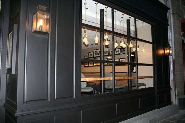 Outdoor dining - Nemours Hotel (Rennes)