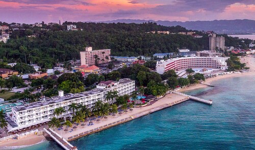Grand Decameron Montego Beach, A Trademark All Inclusive