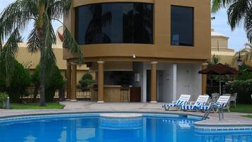 Kolam renang outdoor