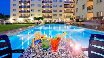 Indoor pool, outdoor pool