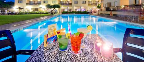 Innenpool, Außenpool