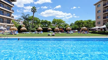 Piscine couverte, piscine extérieure