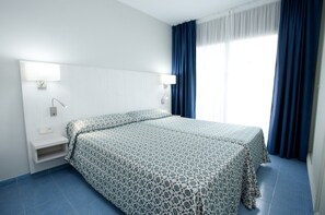 Bàn ủi/dụng cụ ủi quần áo 