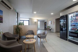 Lobby - B&B Hotel Orange (Orange)