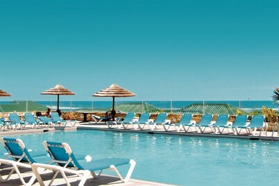 St. Jamess Club Resort & Villas