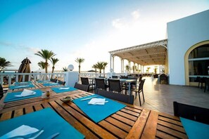 Outdoor dining - Club Calimera Yati Beach (Djerba Midun)