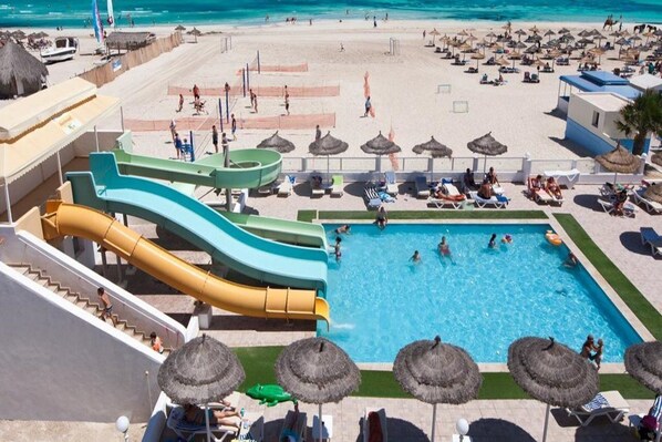 Innendørsbasseng og utendørsbasseng