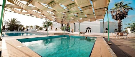 Innendørsbasseng og utendørsbasseng