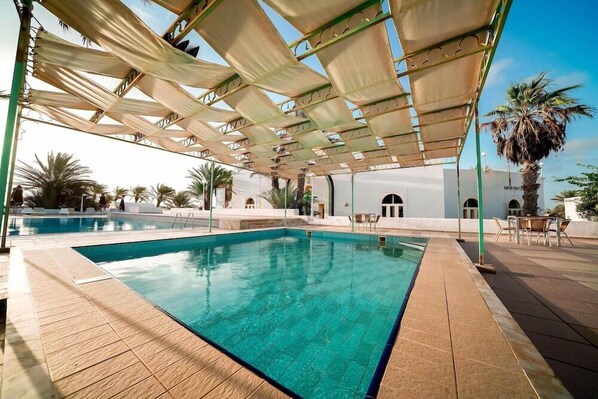 Indoor pool, outdoor pool - Club Calimera Yati Beach (Djerba Midun)