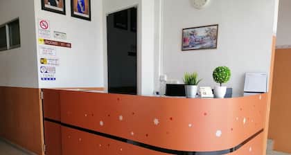 Super OYO 89985 Js Hotel