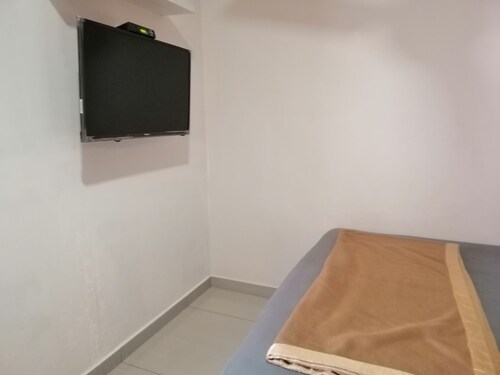 Super OYO 89985 Js Hotel