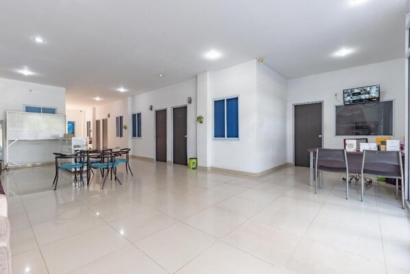 Interior - Reddoorz Plus Near Kepri Mall (Batam)