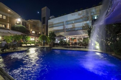 Las Ventanas Suites Hotel