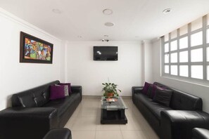 Living area - Ayenda Laguna Dorado (Bogotá)