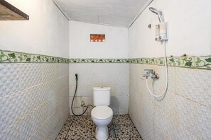 Bathroom - Road Beach Homestay (Penida Island)