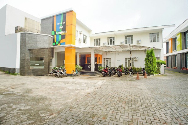Exterior - Reddoorz @ Hotel Arimbi Dewi Sartika Baru (Bandung)