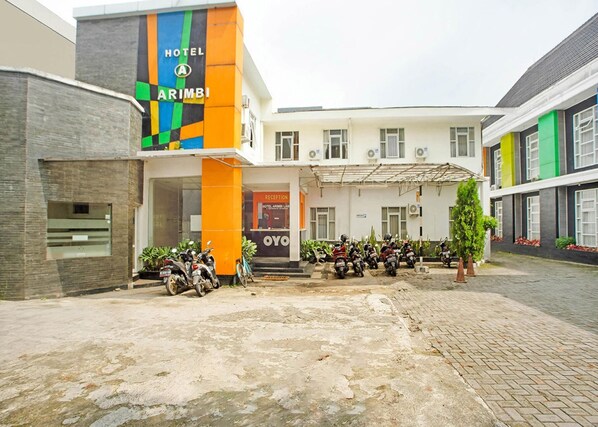 Exterior - Reddoorz @ Hotel Arimbi Dewi Sartika Baru (Bandung)