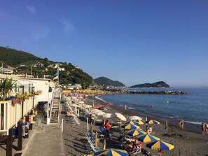 ชายหาด