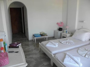Room - Areti Hotel (Santorini)