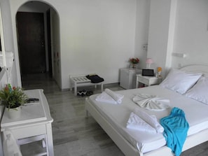 Room - Areti Hotel (Santorini)