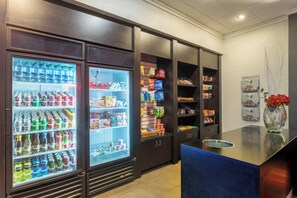 Gift shop - Holiday Inn Harrisburg - Hershey Area, I-81 by IHG (Grantville)