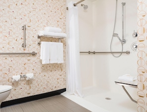 Bathroom - Holiday Inn Salem (Salem)