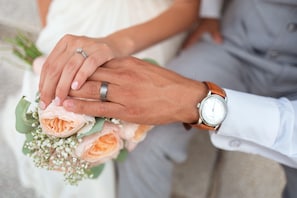 A close-up of a couple's hands holding a bouquet of flowers. - Holiday Inn & Suites Orlando I-drive Theme Parks (Orlando)