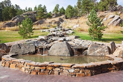 Holiday Inn Express and Suites Custer