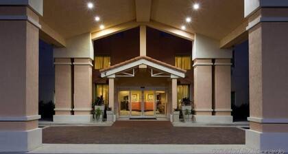 Holiday Inn Express & Suites Pembroke Pines-sheridan St