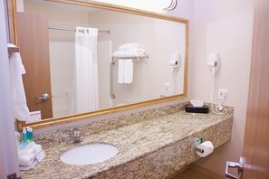 Bathroom - Holiday Inn Express & Suites Pierre-fort Pierre (Fort Pierre)