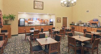 Holiday Inn Express Hotel & Suites Pierre - Fort Pierre