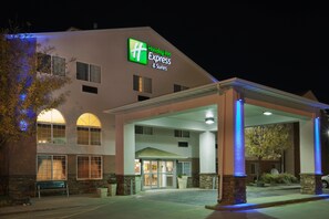 A Holiday Inn Express & Suites hotel with a covered entrance and a clear awning. - Holiday Inn Express & Suites Pierre-fort Pierre (Fort Pierre)