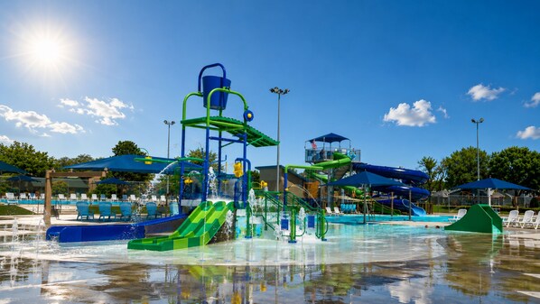 A water park with multiple slides and water features. - Holiday Inn Express & Suites Pierre-fort Pierre (Fort Pierre)