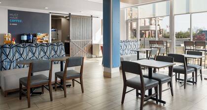 Holiday Inn Express & Suites West Memphis