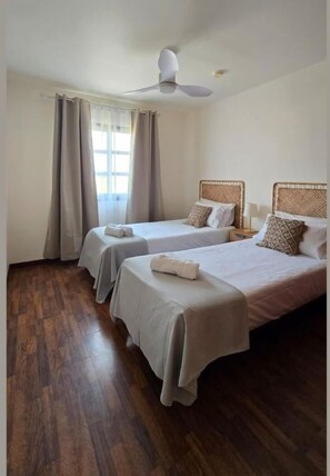 3 chambres, fer et planche à repasser, accès Internet, draps fournis
