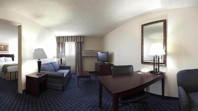 Holiday Inn Express & Suites Torrington