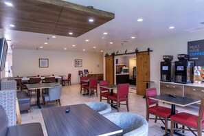 Dining - Holiday Inn Express & Suites Torrington (Torrington)