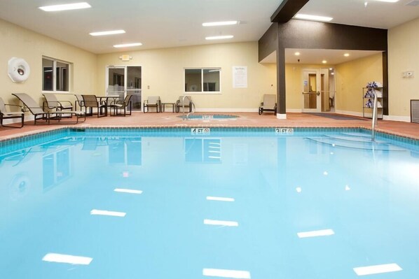 Pool - Holiday Inn Express & Suites Torrington (Torrington)