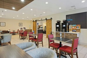 Dining - Holiday Inn Express & Suites Torrington (Torrington)