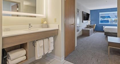 Holiday Inn Express & Suites Torrington