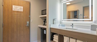 Holiday Inn Express & Suites Torrington