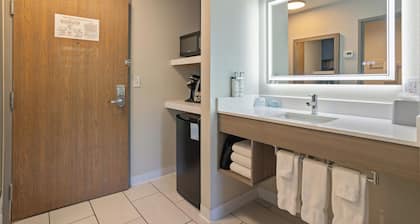 Holiday Inn Express & Suites Torrington