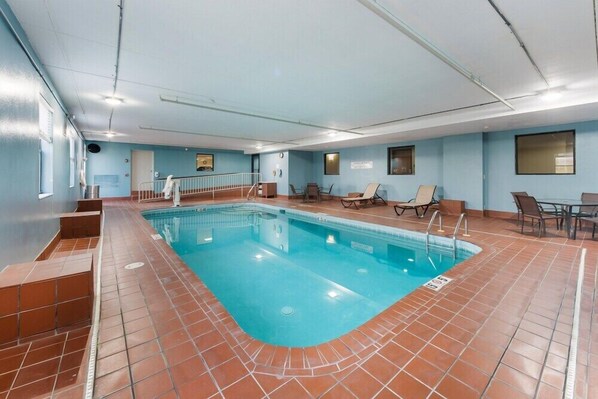 Pool - Holiday Inn Express London-i-70 an IHG Hotel (London)
