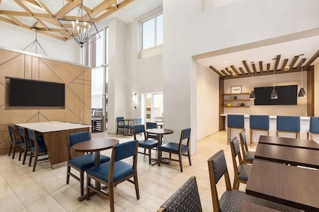 Dining. Holiday Inn Express and Suites Tuscaloosa University an IHG Hotel