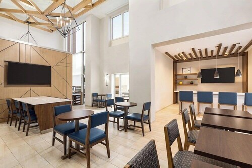 Holiday Inn Express and Suites Tuscaloosa University an IHG Hotel